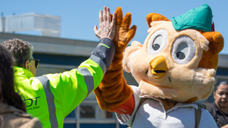 governor high fiving a mascot